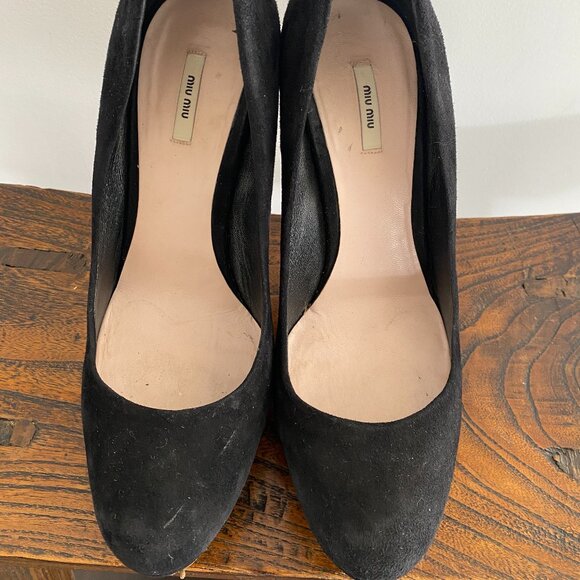 MIU MIU Black Suede Platform Peep Toe Pumps, Size 39 – I  Miu Miu Black Suede Round-Toed Platform Pumps Sz 37